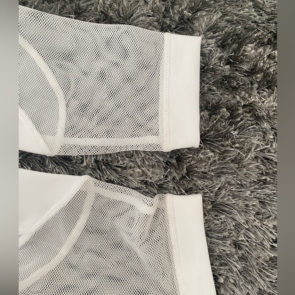 Lululemon Forget The Sweat 7/8 Tight | White | Size: 6 - Picture 6 of 6